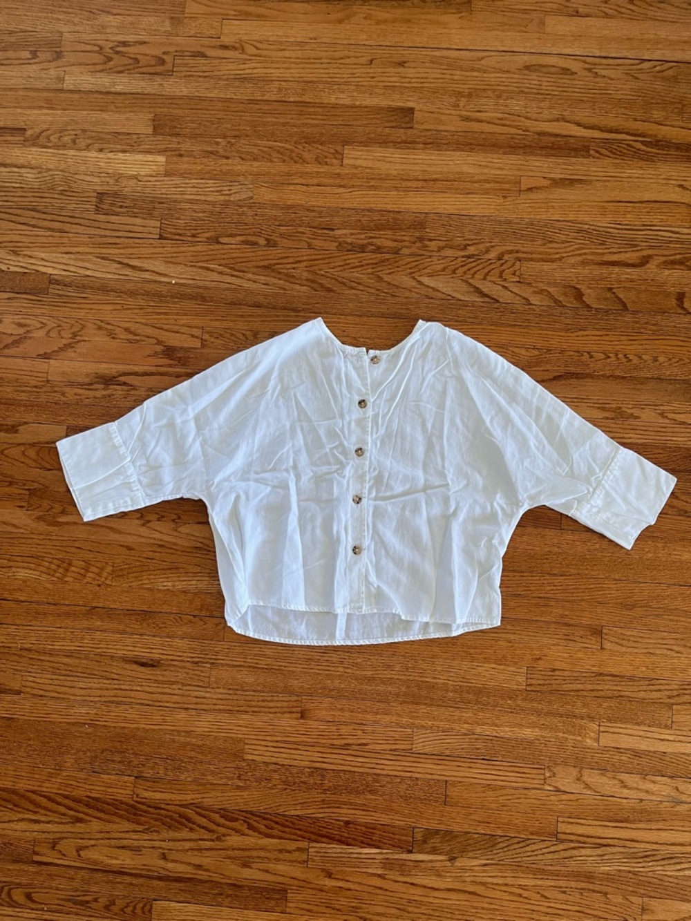 VETTA White Button-Front linen top